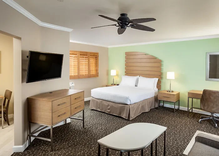 Holiday Inn Express And Suites La Jolla - Windansea Beach, And Ihg Hotel